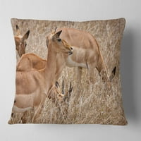 Дизајнрт грантови газели кои пасат во трева - перница за фрлање животни - 18х18